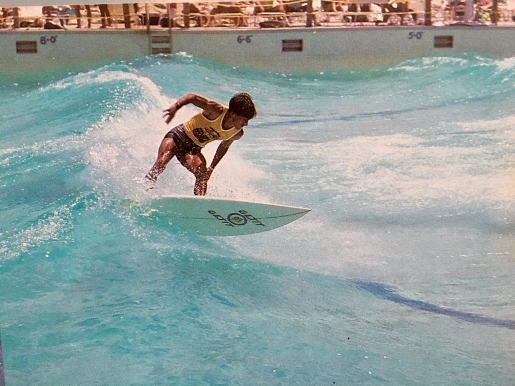 Luís Lovasz foi o único participante brasileiro na primeiro etapa do circuito da ASP numa piscina de ondas, em 1985, na Pensilvânia (EUA).