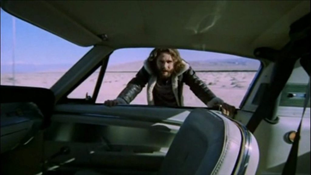Riders on the Storm, do The Doors, abre o filme de 1984: trilha sonora é um dos pontos fortes.