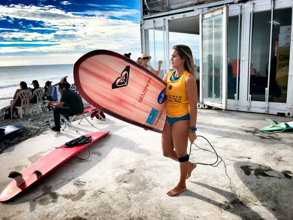 Chloé Calmon participa do Mundial de Longboard promovido pela International Surfing Association.