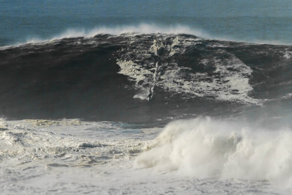 Fabiano Tissot desce a ladeira na Praia da Norte.