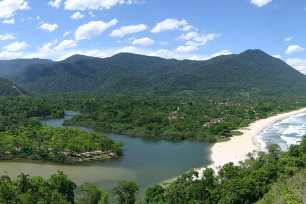 Vista do Rio Itamambuca: Ubatuba é uma das cidades mais preservadas do litoral norte paulista.