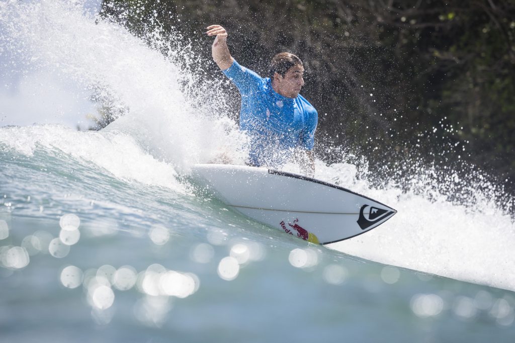 Leo Fioravanti vence o Martinique Surf Pro em Basse Point.
