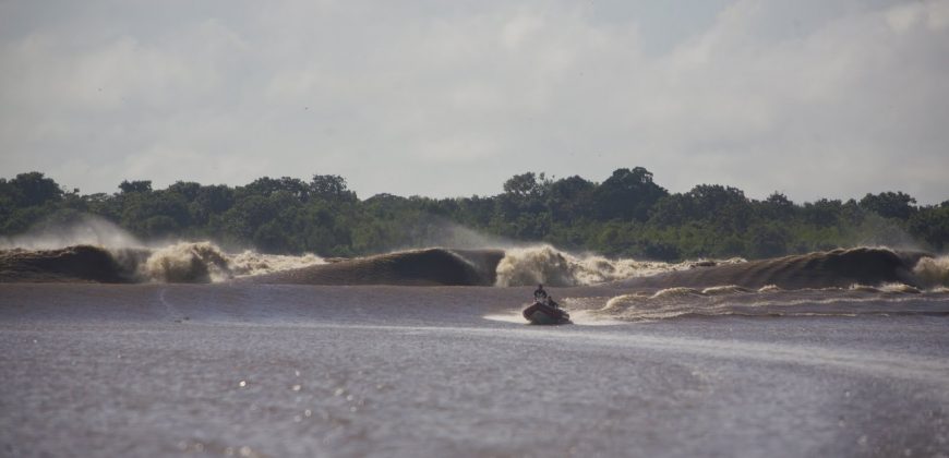 E começava a rodar como um tube machine!, Pororoca do Rio Araguari (AP). Foto: Bruno_Alves.