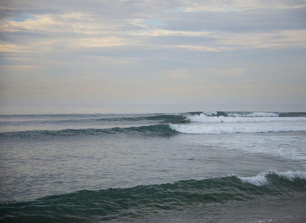 First Point, com o swell certo, proporciona ondas longas e perfeitas.