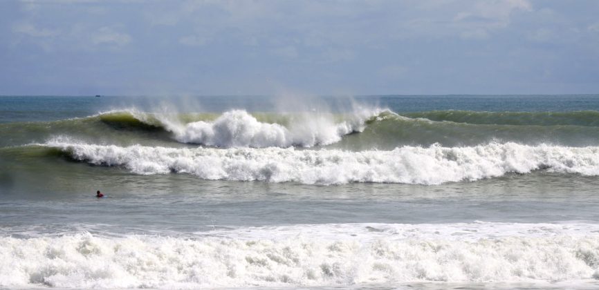 Swell de norte, Praia do Icaraí (CE). Foto: Sidnei Machado.