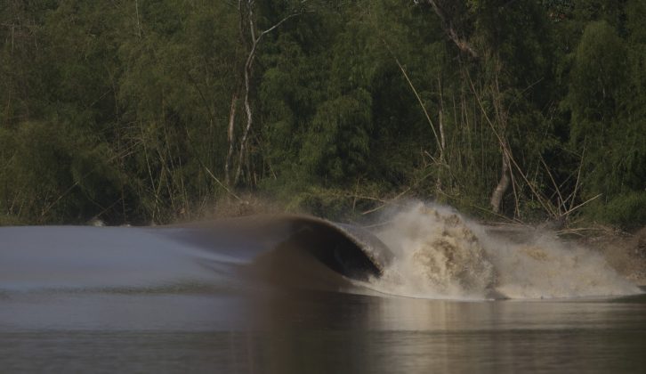 Uma das mais poderosas pororocas ocorridas nos últimos anos, Pororoca do Rio Araguari (AP). Foto: Toninho Jr..