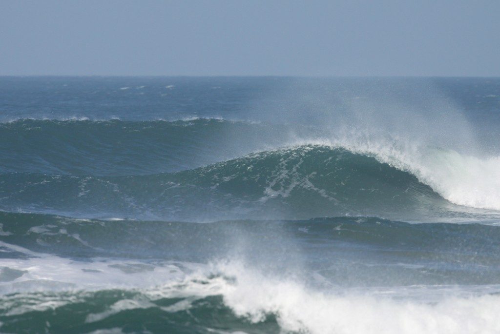 Praia do Cardoso recebe etapa do Maresia Sul Catarinense de Surf.