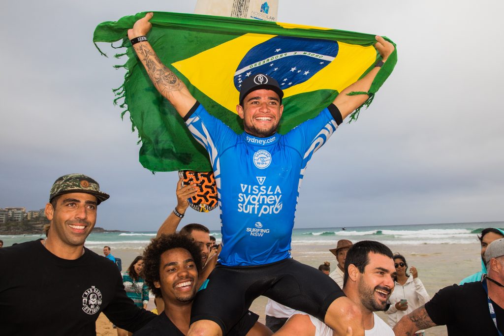 Deivid Silva leva a bandeira do Brasil ao lugar mais alto na Austrália.