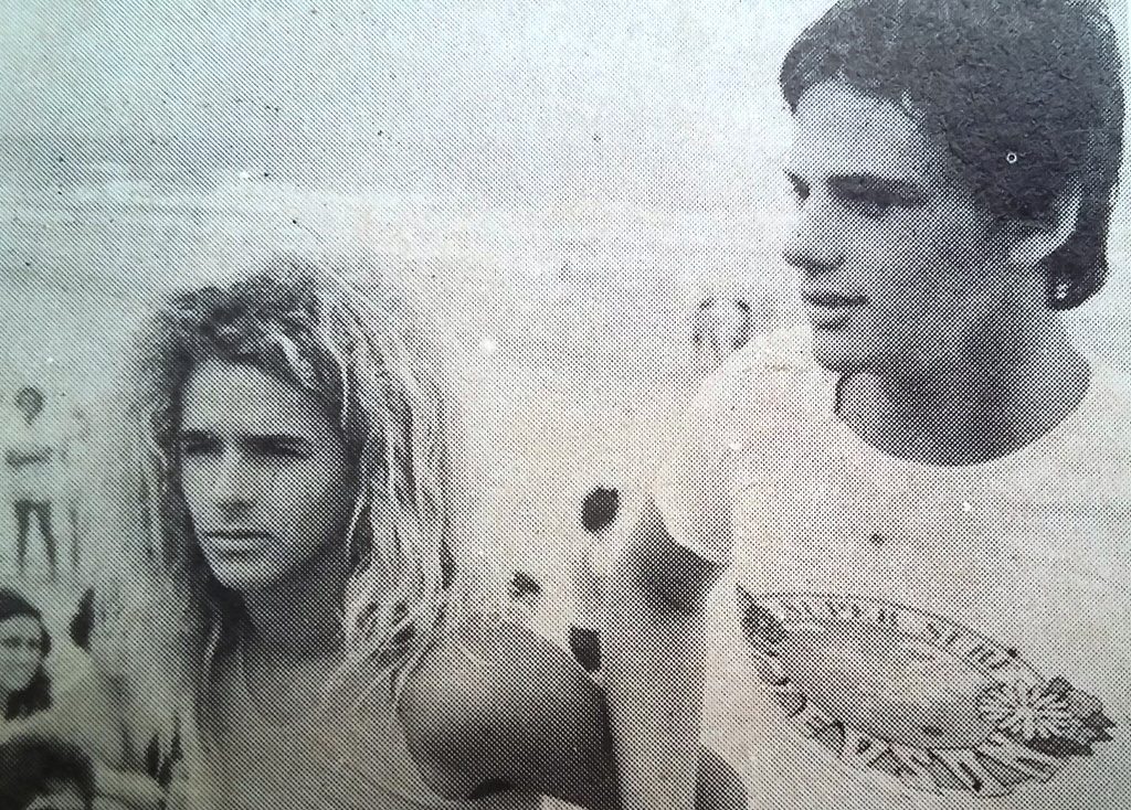 Os campeões Jefferson Cardoso e Paulo Tendas no Festival Gledson de Surfe, em 1976, na praia de Navegantes (SC).