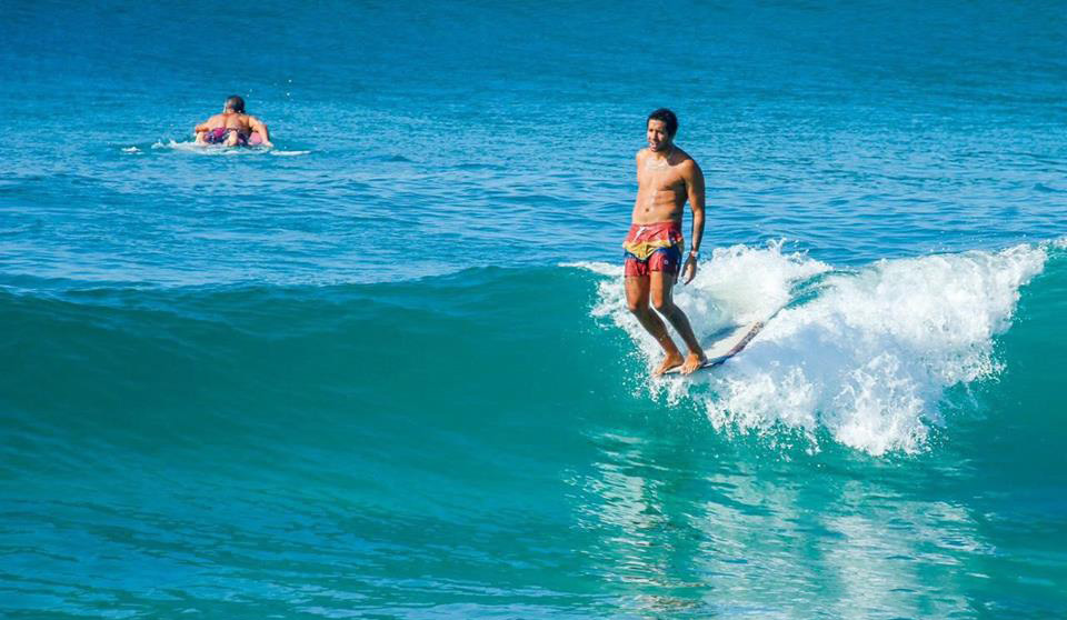 Caio Teixeira é referência do surfe clássico nacional.