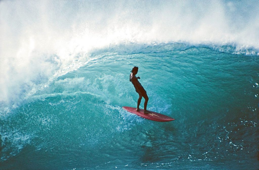 Gerry Lopez transformou o raio da Lightning Bolt em sinônimo de fluidez e estilo. Maravilhoso surfe em Pipe, copiado até no Brasil, onde as ondas não eram as mesmas.