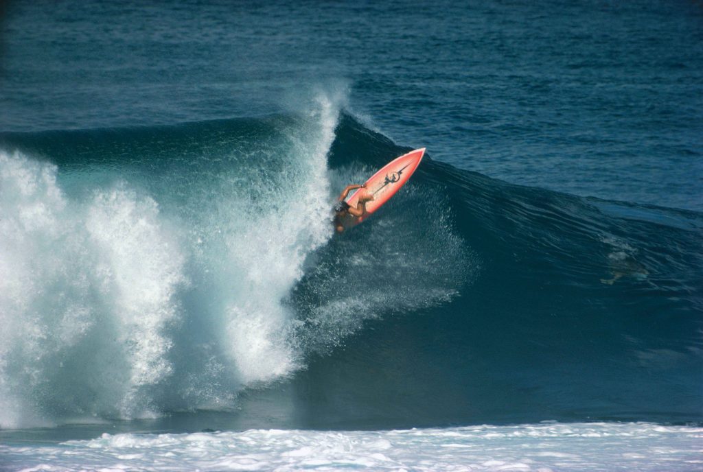 Spider Murphy fez o que Shaun Tomson queria para o Havaí. Tentando copiar Dick Brewer, exagerou no rocker e, no fim das contas, revolucionou o surfe em Pipe, especialmente de backside.