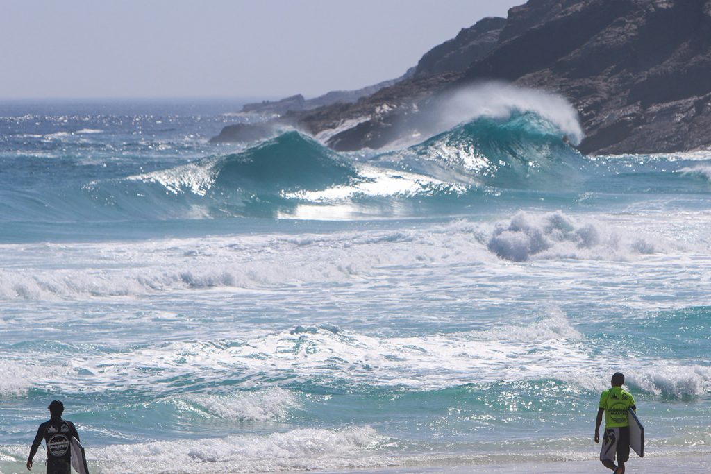 Praia Brava de Arraial do Cabo recebe abertura do Rio Bodyboarding Master Series.