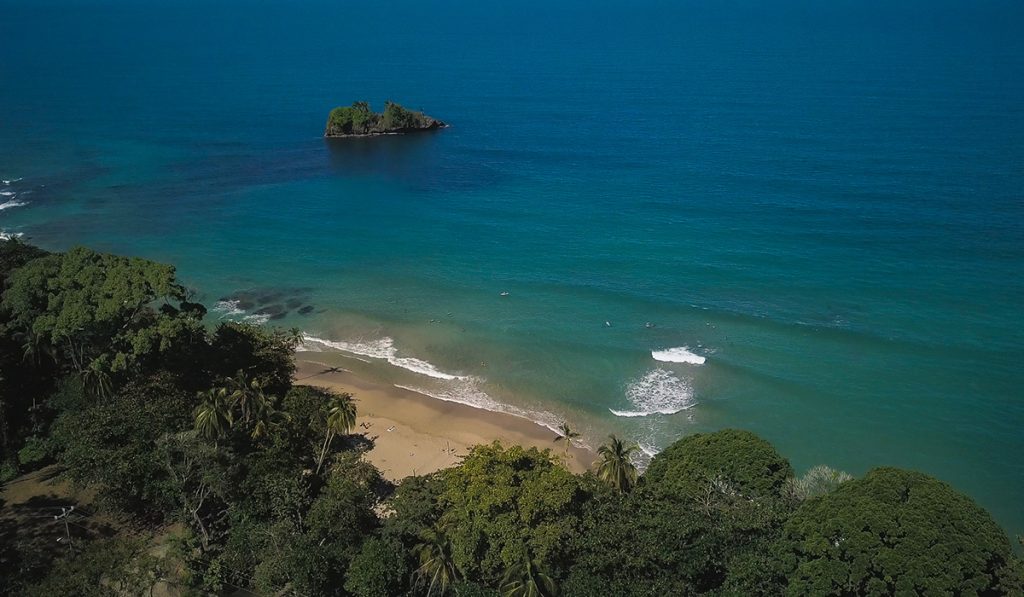 Primeira parada na Costa Rica foi na lendária onda caribenha de Salsa Brava.