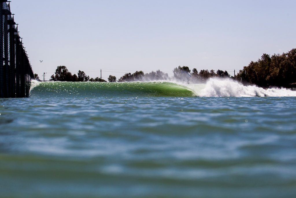 A piscina é, em grande medida, uma importante ruptura na linear história do surfe.