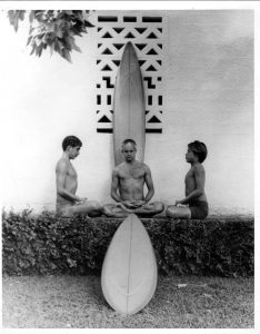 Lendário surfista, Gerry também é mestre de yoga.