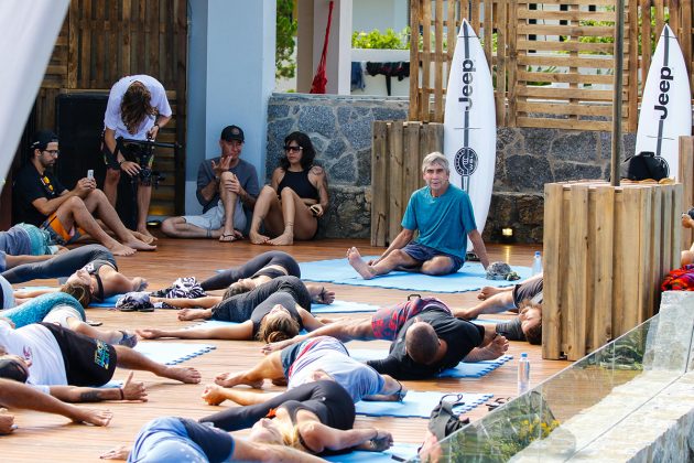 Yoga com Gerry Lopez, Itaúna, Saquarema (RJ). Foto: Sebastian Rojas.
