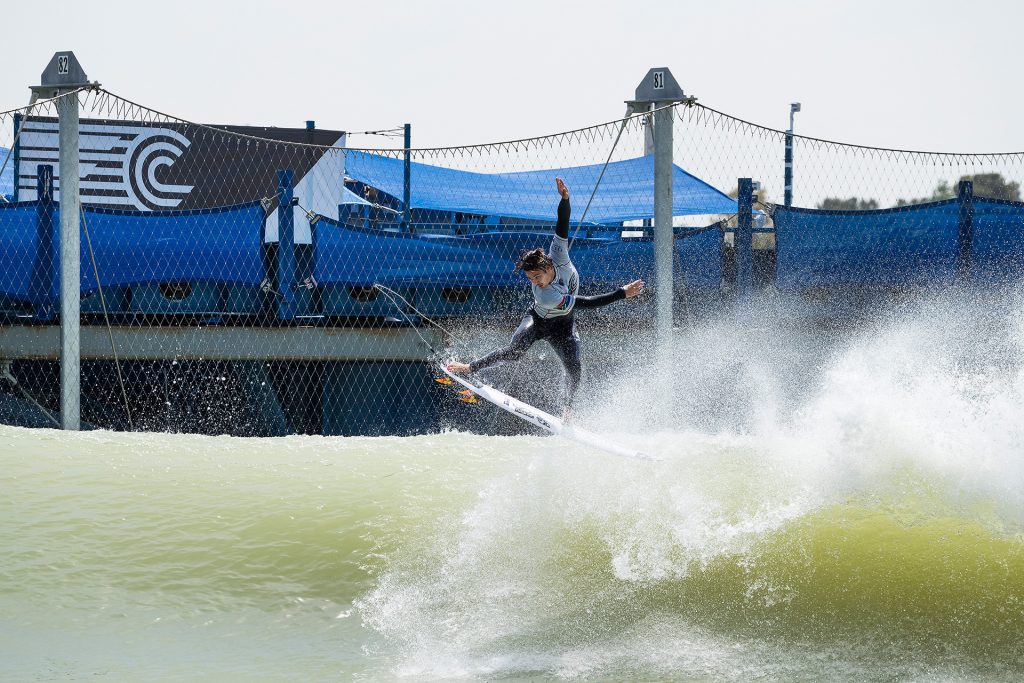 Jordy Smith brilha pela equipe mundial nas finais.