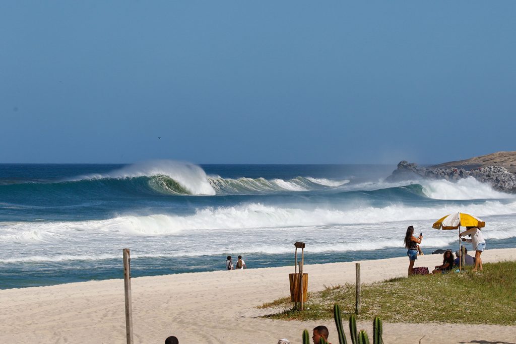 Primeira etapa da Tríplice Coroa de Surf pode rolar em Itaúna, Barrinha ou praia da Vila, dependendo das condições.