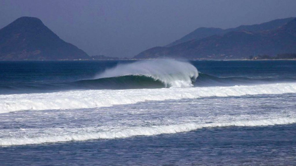 Prova reúne os melhores surfistas amadores do Sul do Brasil na badalada Joaquina.
