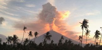 Nova erupção em Bali