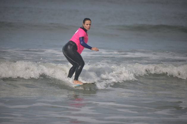 Dani Buzetti, Surf Coach Feminino, Praia Grande, Ilha do Mel (PR). Foto: Fernanda Carollo / @fercarollo.