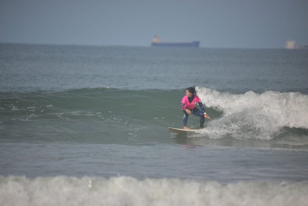 Mari Laus, Surf Coach Feminino, Praia Grande, Ilha do Mel (PR). Foto: Fernanda Carollo / @fercarollo.