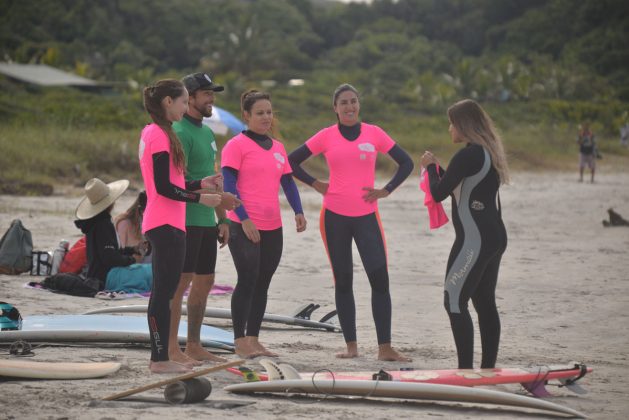 Surf Coach Feminino, Praia Grande, Ilha do Mel (PR). Foto: Fernanda Carollo / @fercarollo.