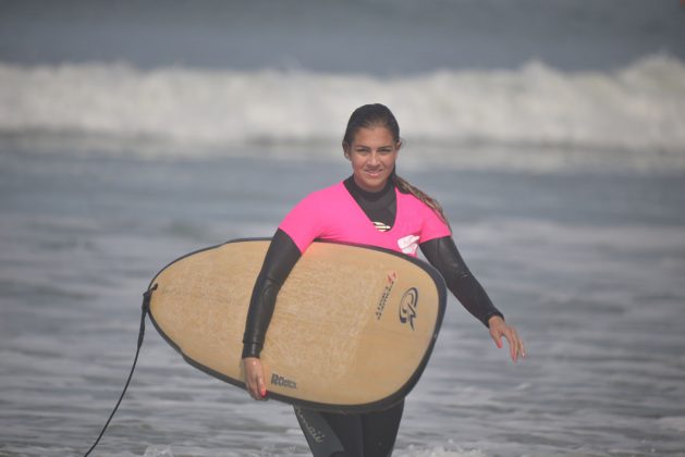 Thassiana Faria, Surf Coach Feminino, Praia Grande, Ilha do Mel (PR). Foto: Fernanda Carollo / @fercarollo.