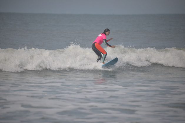 Maria Victoria, Surf Coach Feminino, Praia Grande, Ilha do Mel (PR). Foto: Fernanda Carollo / @fercarollo.