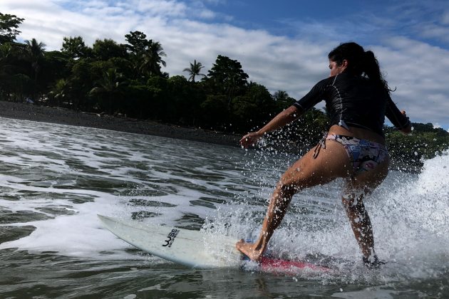 Adriana Gaspar, Pavones, Costa Rica. Foto: Alex Thompson.