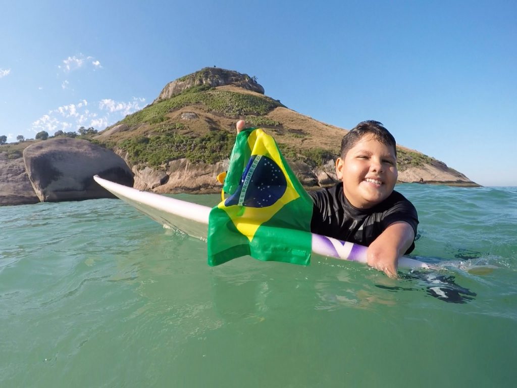 Davi Teixeira, o Davizinho, é referência quando o assunto é surfe adaptado no Brasil.