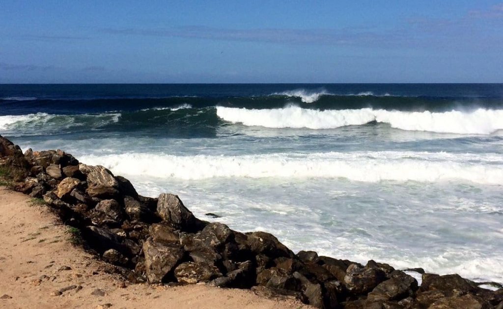 Praia de Ponta Negra é palco da principal competição da Federação de Surf do Rio de Janeiro neste ano.