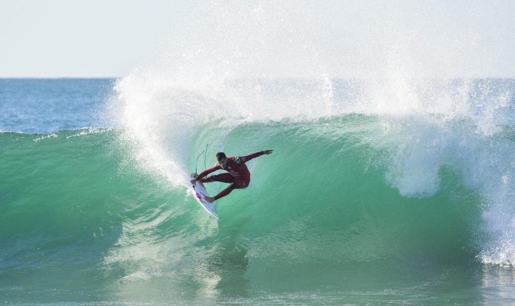 De tempos em tempos os esportes mudam radicalmente – é o que está acontecendo agora no surfe, com o surgimento de Filipe Toledo.
