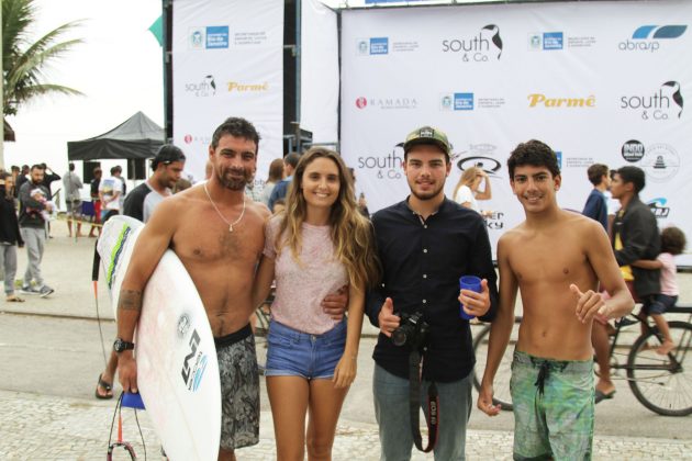 Leo Neves e família, Rio Surf Pro Brasil 2018, Macumba (RJ). Foto: Pedro Monteiro.