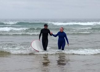 Ensinar a mãe a surfar