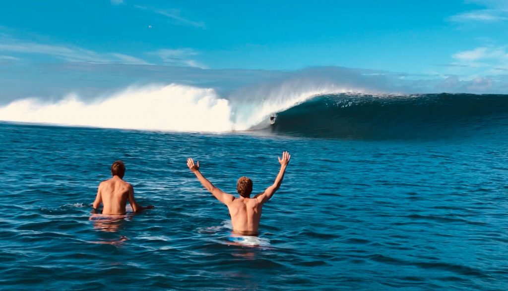 Triagem do Tahiti Pro é disputada em boas condições em Teahupoo.