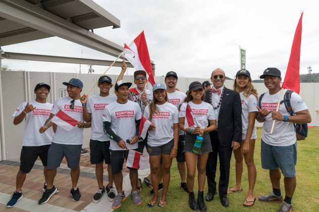 Equipe da Indonésia, Cerimônia de abertura do UR ISA World Surfing Games 2018, Long Beach, Tahara, Japão. Foto: ISA / Sean Evans.