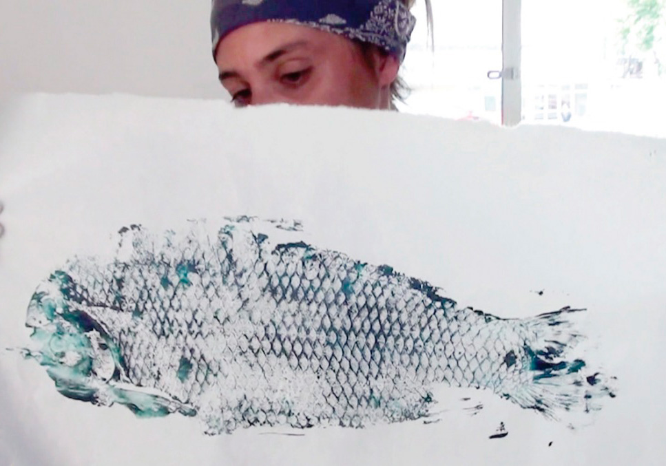 Patricia Bigarelli leva sua arte ao Instituto Guardiãs do Mar.