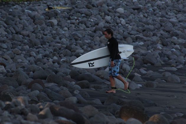 Antônio depois do surfe em Punta Mango, El Salvador. Foto: Arquivo pessoal Fabio Gouveia.