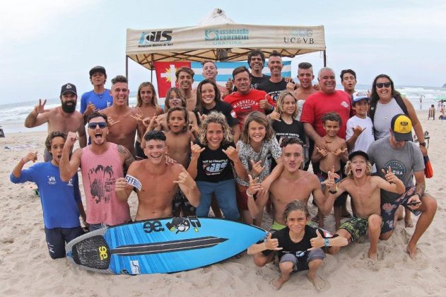 Equipe Ubatuba, Hang Loose Surf Attack 2018, praia do Tombo, Guarujá (SP). Foto: Munir El Hage.
