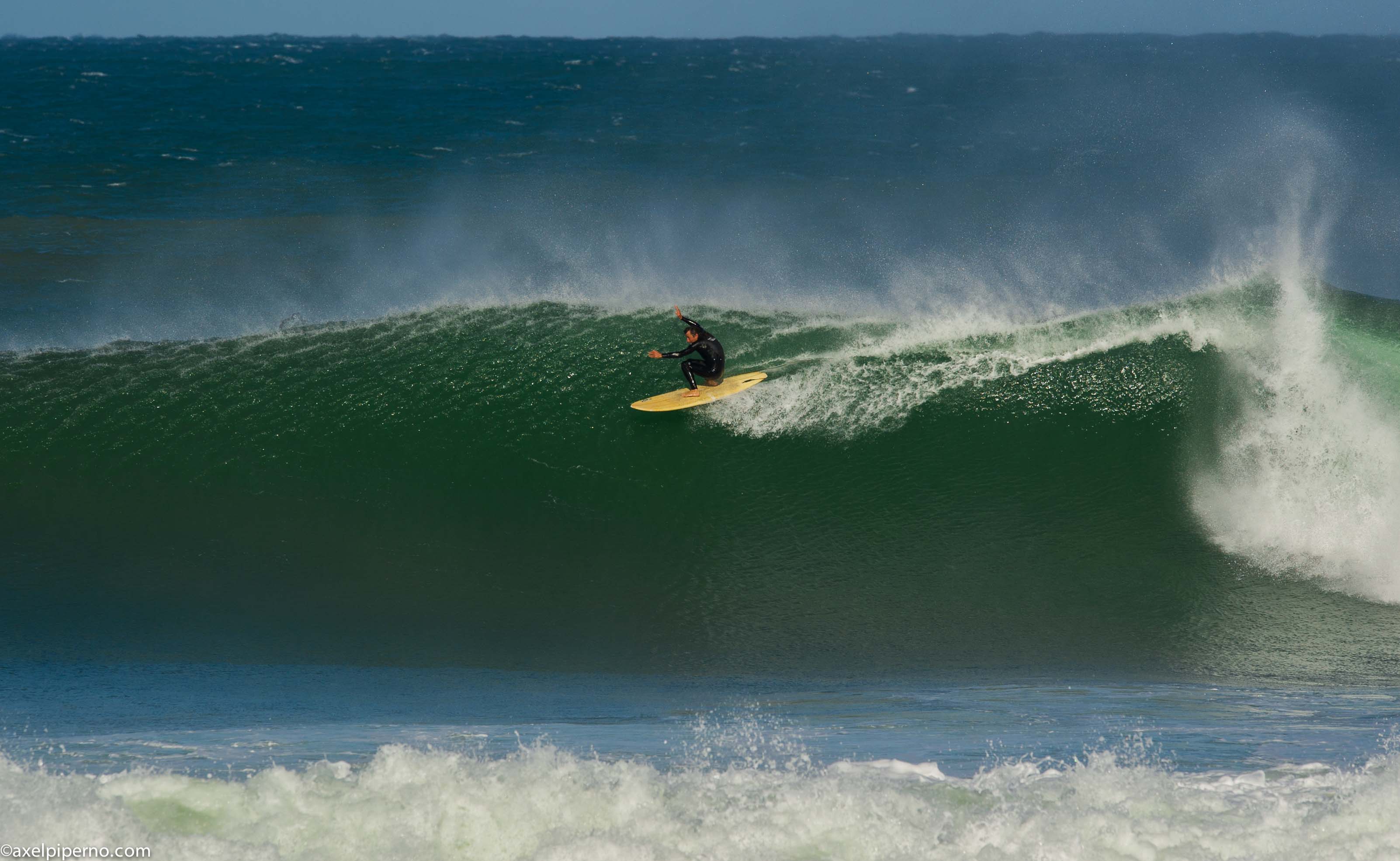 Derek Hynd, sem quilhas sem Jeffreys Bay, África do Sul.