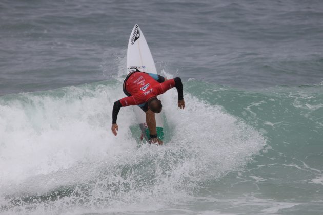 Raoni Monteiro, Itacoatiara Open de Surf 2018, Niterói (RJ). Foto: @surfetv / @carlosmatiasrj.