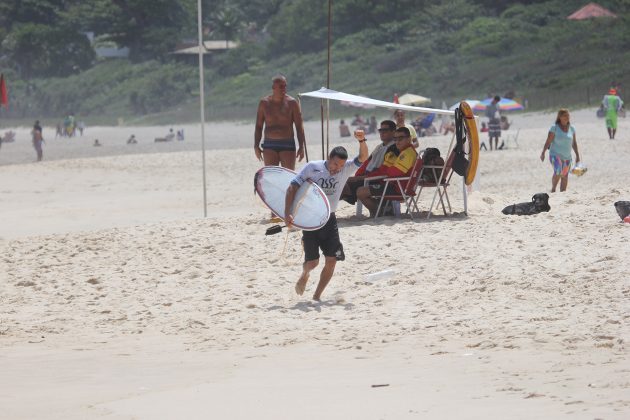 Raphael Guimarães, Itacoatiara Open de Surf 2018, Niterói (RJ). Foto: @surfetv / @carlosmatiasrj.