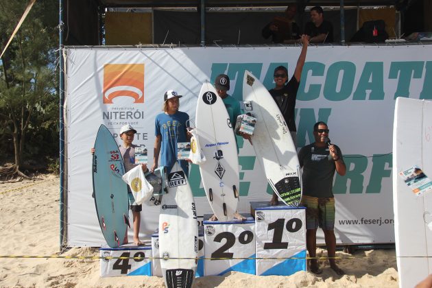 Pódio Mirim, Itacoatiara Open de Surf 2018, Niterói (RJ). Foto: @surfetv / @carlosmatiasrj.