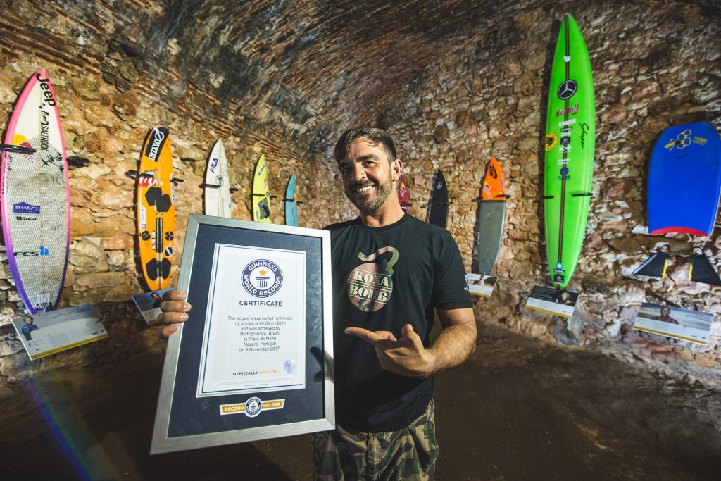 Recordista mundial e dono do título de Maior Onda em 2018, Rodrigo Koxa é atração especial no Big Wave Awards.