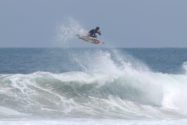 Samuel Pupo no free surf, Red Nose Pro 2018, Maresias, São Sebastião (SP). Foto: @WSL / Daniel Smorigo.