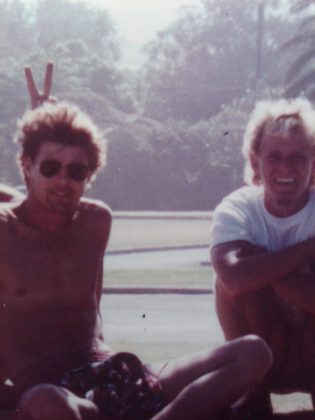 Jan Michael Vincent e Peter Townend, Haleiwa, 1973. Foto: Arquivo pessoal.