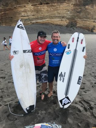 Dave Macaulay e Fabio Gouveia antes da semifinal, Mundial Master 2018, Açores, Portugal. Foto: Arquivo pessoal Fabio Gouveia.