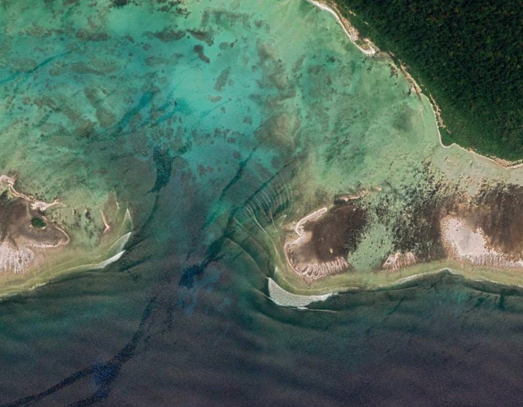 Imagens do Google Earth mostram potencial do reef break de Sentinela do Norte.